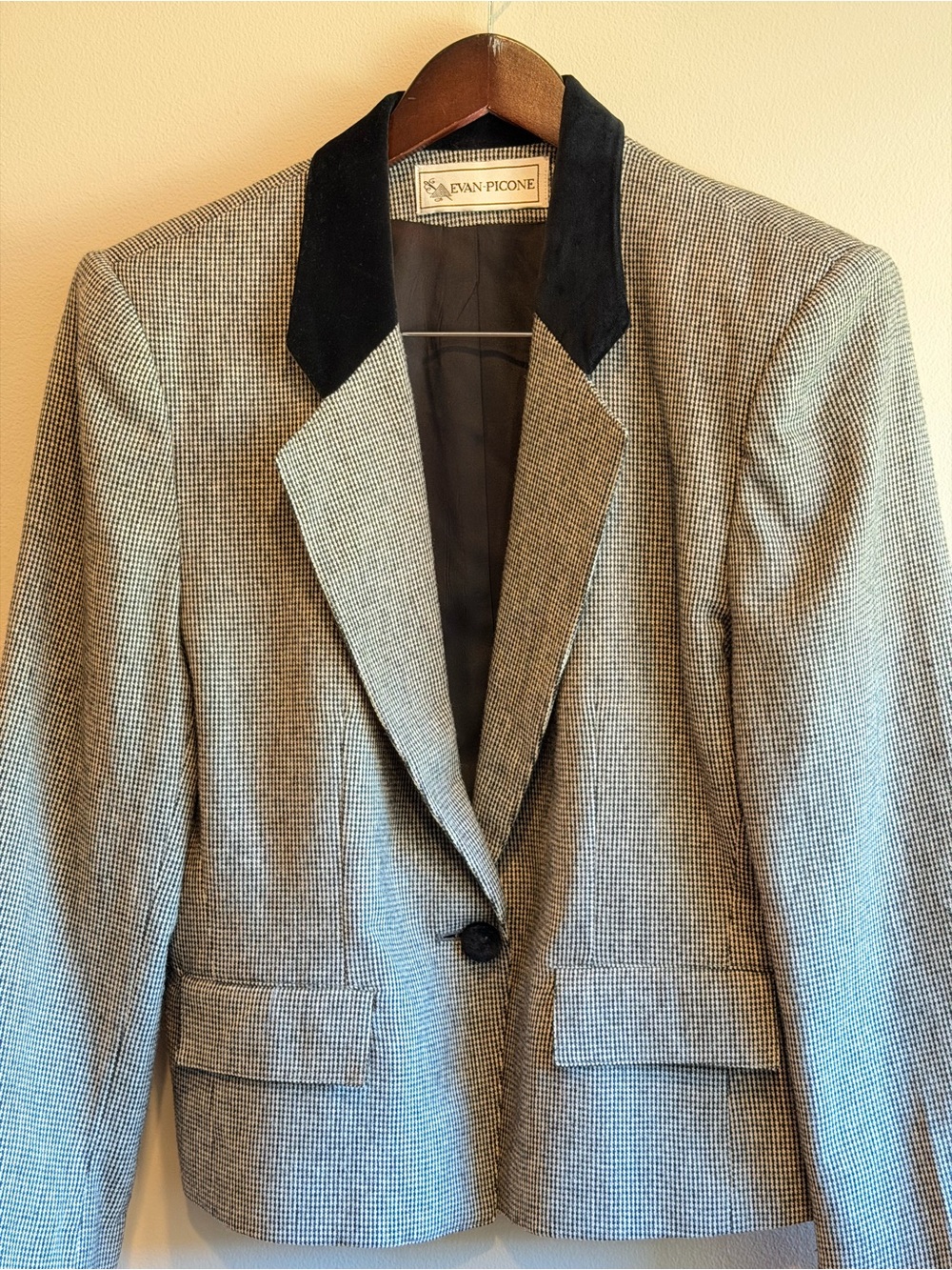Vintage Evan Picone Black & Gray Houndstooth Blazer with Velvet Collar Size 14